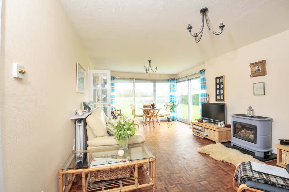 Property for Sale, Chichester 28 Mill Close Baileys Estate Agent